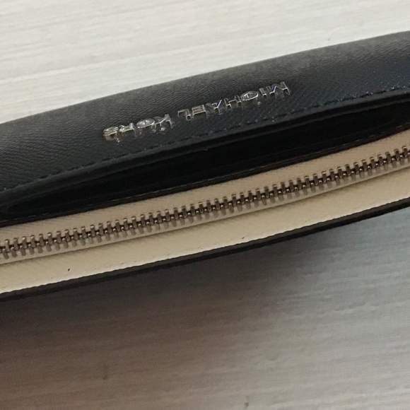 Michael Kors long wallet with card case - Picture 6 of 6